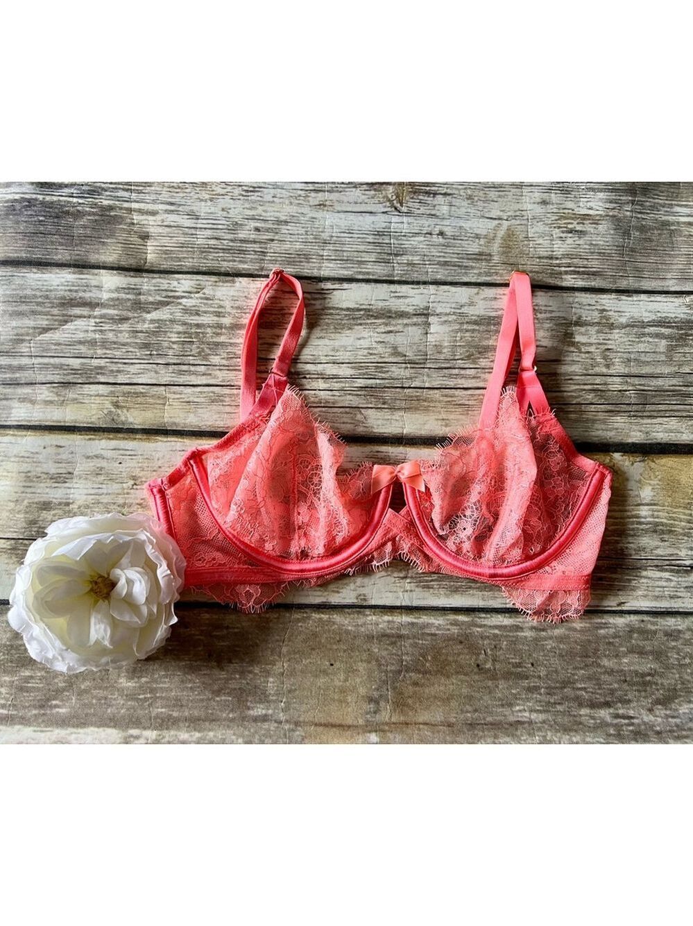 VICTORIAS SECRET SHEER LACE BRA-32D - Picture 1 of 7
